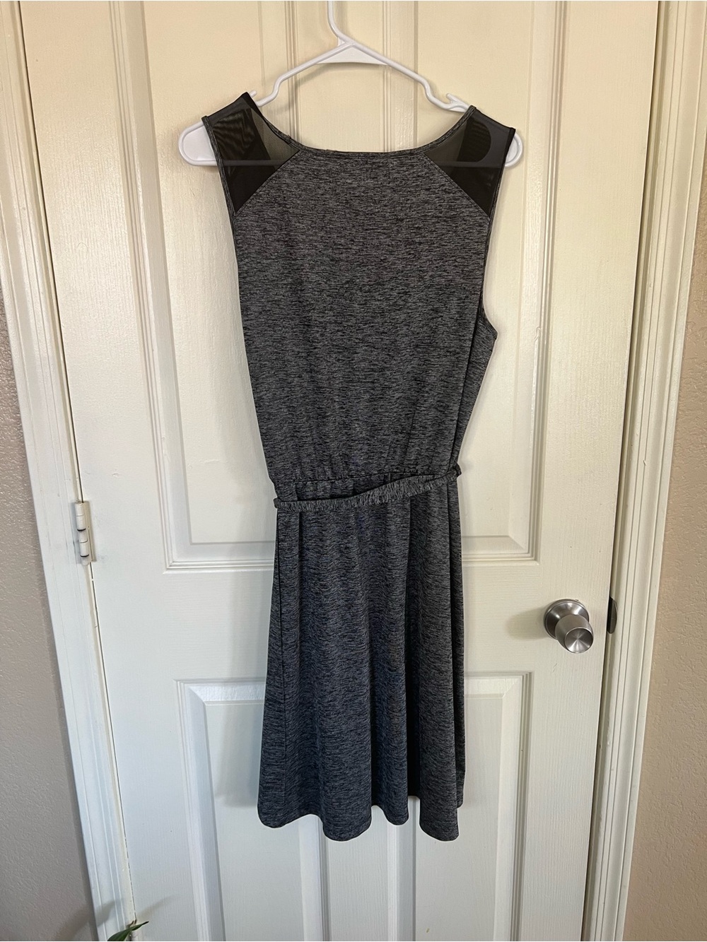 Athleta Gray Space Dye Sleeveless Tie Waist Dress Mesh Shoulder Size Large - Picture 8 of 9